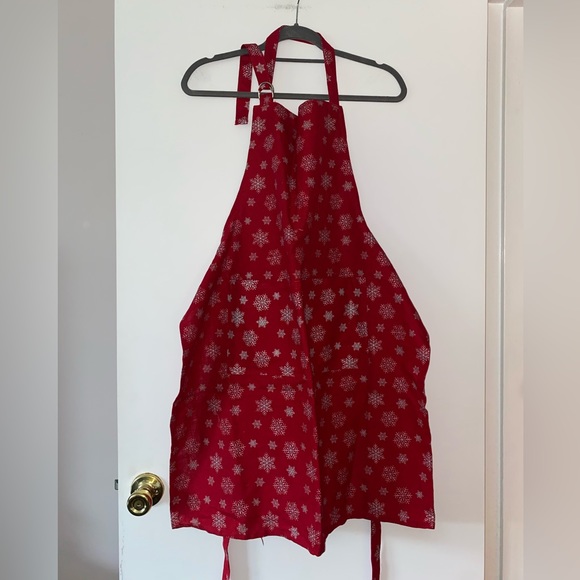 NWOT Silver Snowflake Red Kitchen Apron - Picture 1 of 10